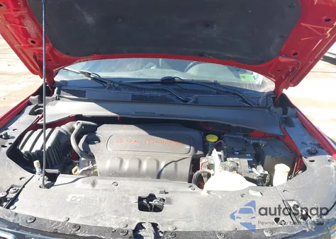 2018 Jeep Compass Latitude 4X4 z USA, uszkodzony, nr VIN 3C4NJDBB0JT331884